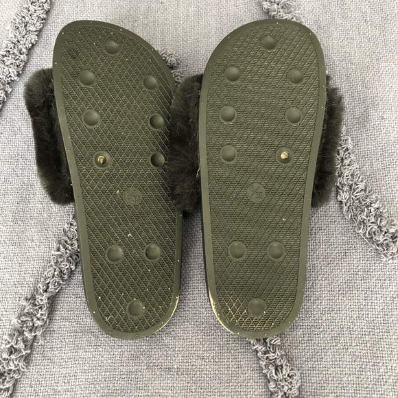 Fuzzy Fur Slides - Picture 3 of 5